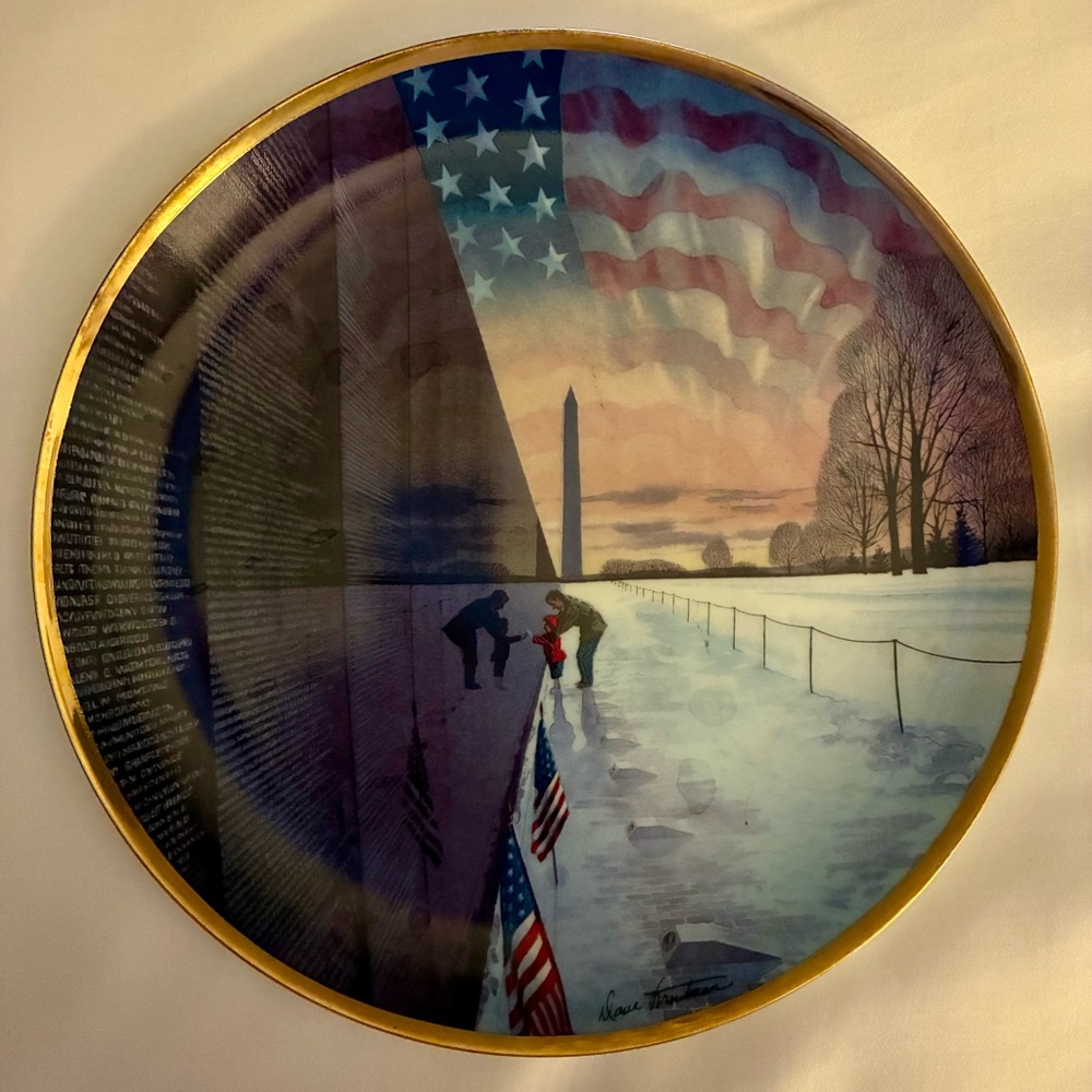 Limited edition collectible Franklin Mint fine porcelain Art Plate w/Gold Trim